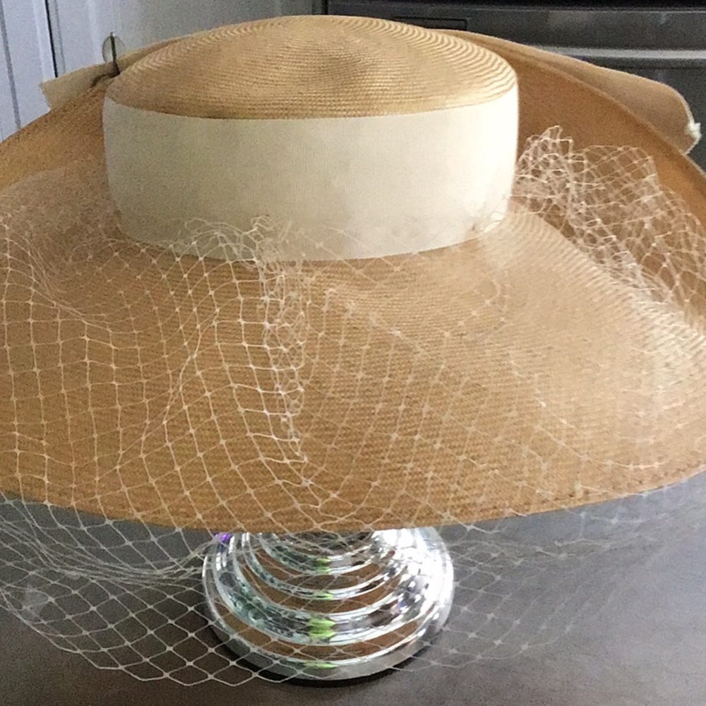 Vintage, Bonnie Berkley straw hat w/ lace and bow detail. - Picture 4 of 5
